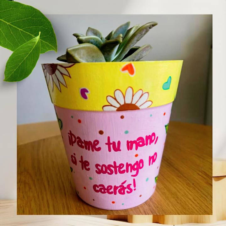 Maceta decorada virgen María