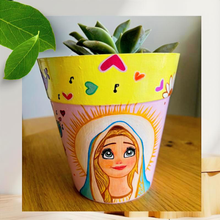 Maceta decorada virgen María