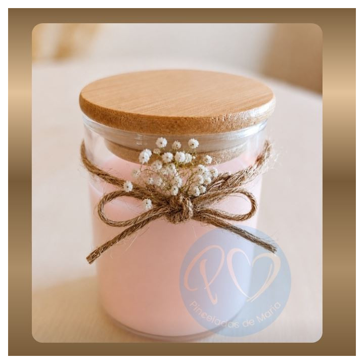 Vela personalizada con fragancia a frambuesa para recordatorios personalizados, un detalle dulce y elegante para tus invitados.
